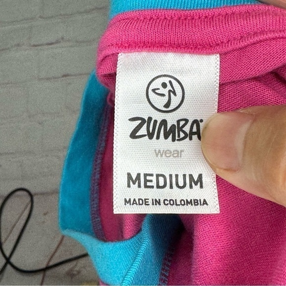 ZUMBA FITNESS women’s Shapely V-Neck Tee in White “Join The Party” Large NWT - Picture 9 of 10